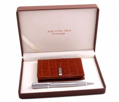 Brown Cardholder &amp;amp; Silver Pen by Jos von Arx foto