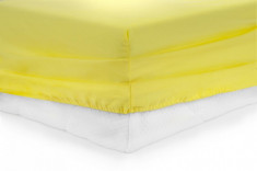 Cearceaf de pat cu elastic GALBEN, dimensiune 140x200 cm , potrivit pentru saltele cu foto