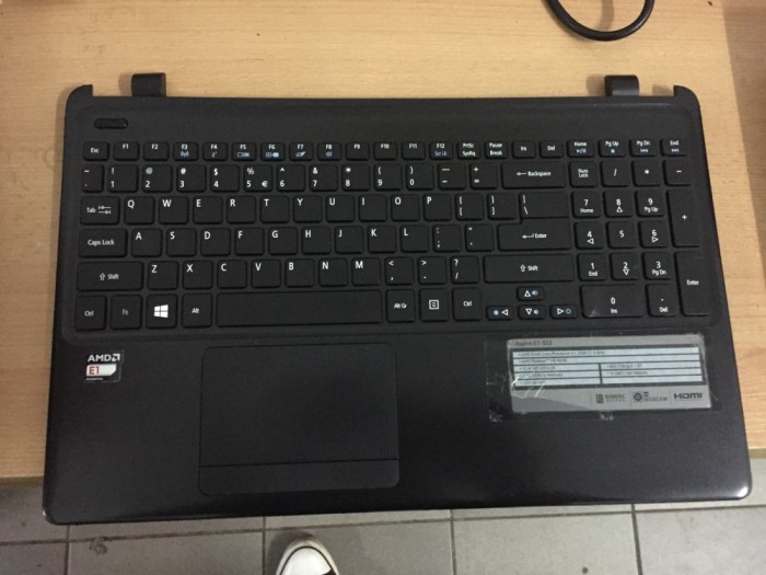 Palmrest cu tastatura Acer Aspire E1-522 A118