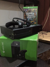 Xbox One 500GB + GTA5 foto