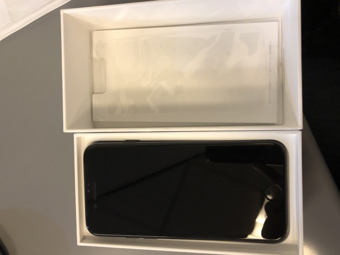 Vand iPhone 7 negru 32GB blocat Orange -VANDUT foto mare Vand iPhone 7 negru 32GB blocat Orange -VANDUT foto mare