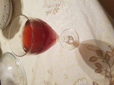 Vand vin rosu de casa (100% natural) foto