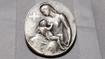 INSIGNA CRUCEA ROSIE - 1945 - HUGUENIN - ELVETIA foto