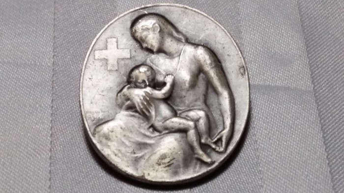 INSIGNA CRUCEA ROSIE - 1945 - HUGUENIN - ELVETIA
