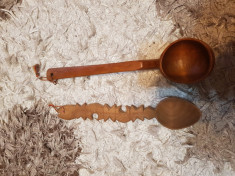 Doua linguri decorative din lemn, vechi foto