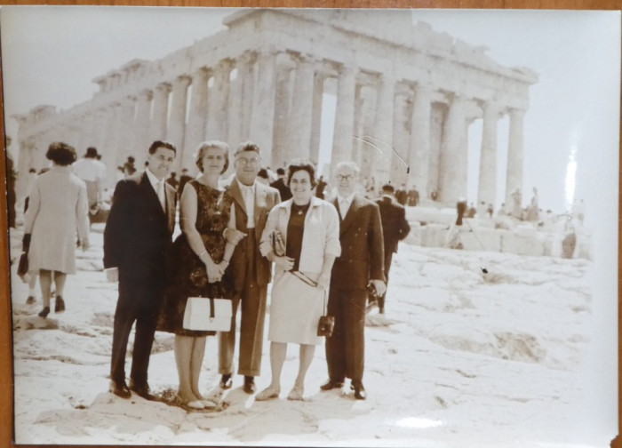 3 fotografii cu Mia Groza in vizita oficiala in Grecia , vizitand Acropole