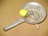 Moulin Legumes Rasnita veche tocator metal functionala.