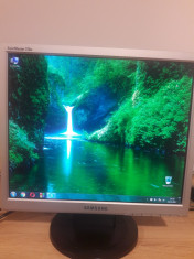 Samsung monitor desktop 17 inch. foto