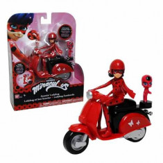 Jucarie Papusa Miraculos Buburuza Ladybug pe scooter 39880 Bandai foto