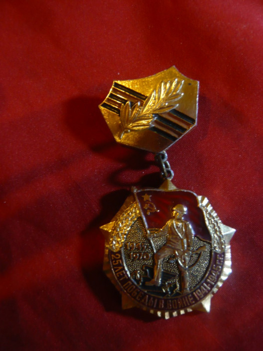 Medalie 25 Ani de la incheierea Razboiului Antifascist , metal, email ,h=6,4 cm