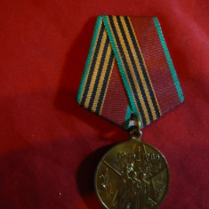 Medalie 40 Ani de la incheierea Razboiului Antifascist ,metal si email ,h=8,2 cm