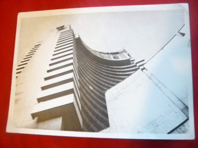 Ilustrata- Hotel Intercontinental , vazut de jos , dim. = 18x13 cm foto