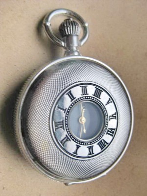 7708-Ceas metal argintiu quartz functional cifre si cadran roman barbatesc. foto