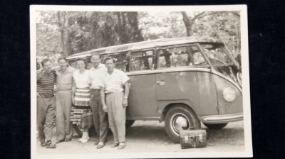 FOTOFRAFII VECHI - WOLKSWAGEN MODEL INTERBELIC - RECLAMA COCA COLA VECHE - 2BUC foto