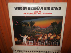 -Y- THE WOODY HERMAN BIG BAND - LIVE AT THE CONCORD JAZZ FESTIVAL DISC VINIL foto