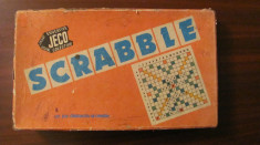 PVM - Joc SCRABBLE vechi / cutie, tabla, piese, suporti, regulament, dictionar foto