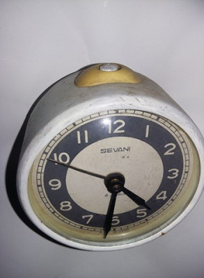 Ceas vechi de colectie,ceas de masa metalic,functional,T. GRATUIT foto