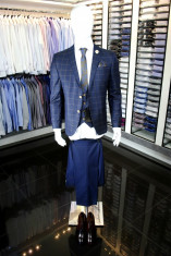 Costum barbati , din 3 piese ,bluemarin , carouri , slim fit, Cod: Costum B. TY199-2 Bluemarine (Culoare: Bluemarin, Marime Costum: 50) foto