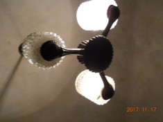 Lampa tavan,metal bronzat,3 lumini,3 abajururi sticla presata,jum.sec.20 foto