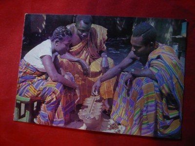 Ilustrata - Folklor - Bastinas Ghana - jucand Oware , circulat 1967 foto