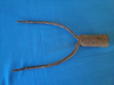 FURCA AHAICA FACUTA DE FERAR foto