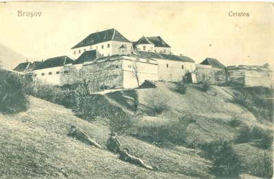 CP Z470 -BRASOV - CETATEA -(TREI PERSONAJE PE IARBA)-CIRCULATA 17 IULIE 1926 foto