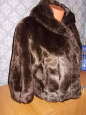 Haina scurta de blana artificiala eleganta foto