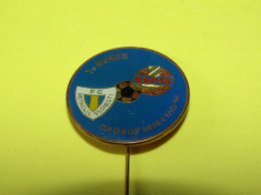 Insigna fotbal RAPID VIENA - PETROLUL PLOIESTI (Cupa Cupelor 1995) foto