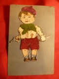 Ilustrata comica -Copil cu pistol si cutit - lucrata manual ,inc.sec.XX