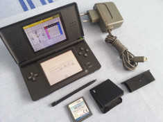 Consola joc Nintendo DS Lite + discheta + carcasa + capac GBA +incarcator+stylus foto