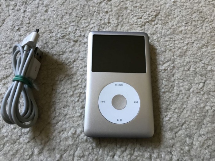 Ipod Classic 6th gen 80GB+cablu,HARD fara baduri(baterie 30ore)STARE FT BUNA! foto mare Ipod Classic 6th gen 80GB+cablu,HARD fara baduri(baterie 30ore)STARE FT BUNA! foto mare