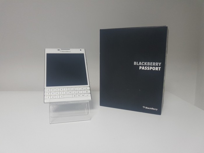 BlackBerry Passport , Black , 3GB RAM , 13MPX , Factura si Garantie 22 Luni ! foto mare BlackBerry Passport , Black , 3GB RAM , 13MPX , Factura si Garantie 22 Luni ! foto mare