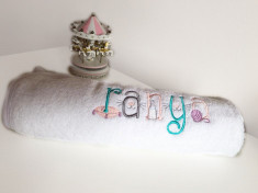 Baby Girl embroidered towel &amp;amp;#8211; prosop personalizat bebe foto