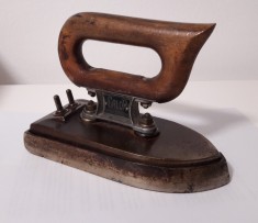 fier de calcat vechi CALOR foto