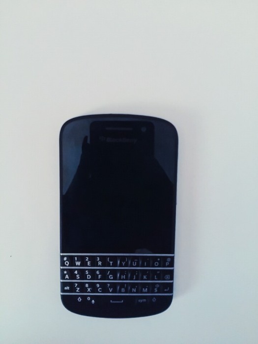 Telefon Blackberry Q10 negru / produs original / aproape nefolosit Telefon Blackberry Q10 negru / produs original / aproape nefolosit
