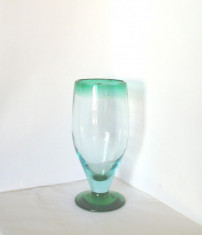 Vaza pedestal (goblet) cristal verde smarald degradee suflata manual foto