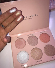 Trusa paleta iluminatoare highlighter Nicole iluminator 6 culori glow kit foto