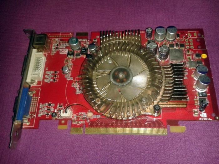 Placa video nVidia GeForce 6600GT, VGA, DVI-I, 128MB GDDR3, 128-bit, PCI-E foto mare Placa video nVidia GeForce 6600GT, VGA, DVI-I, 128MB GDDR3, 128-bit, PCI-E foto mare