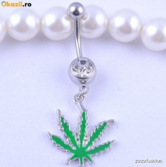 Pierce / Piercing buric Frunza Marijuana Jamaica foto