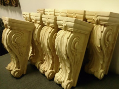 Capiteluri, sculptate din lemn masiv foto