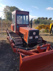 Vand tractor pe senile cu lama reglabila in stare perfecta ! foto