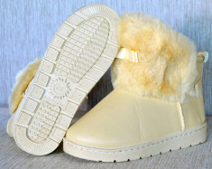 Cizme ghete de dama imblanite crem gen UGG 36 37 38 39 40 41 foto