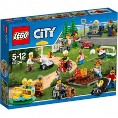 Joaca in parc LEGO ? City, cu figurine 60134 foto
