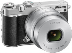 Nikon 1 J5 kit (cu obiectiv 10-30 PD-Zoom), negru foto