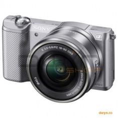 Camera foto Sony A5000 Silver + obiectiv SEL 16-50mm, rezolutie 20.1 MP, senzor Exmor APS HD CMOS, p foto