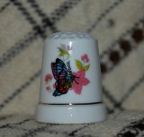 Cumpara ieftin Degetar din portelan, de colectie - tematica : fluturi, Decorative