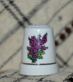 Cumpara ieftin Degetar din portelan, de colectie - tematica : flori, Decorative