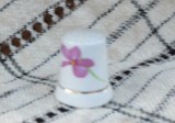 Cumpara ieftin Degetar din portelan, de colectie - tematica flora, Decorative