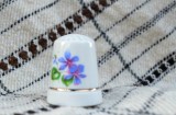 Cumpara ieftin Degetar din portelan, de colectie - tematica flori, Decorative