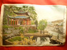 Tablou pe matase - Peisaj cu pavilion oriental pe lac,dim.= 28x43 cm foto